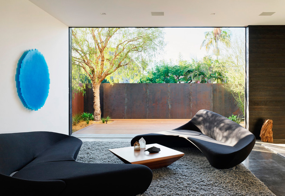 Spectral Bridge House / Girardoni Studio